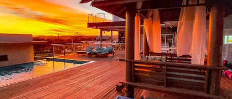 Outdoor pool, a heated pool