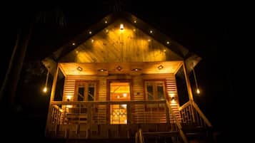 Honeymoon Tree House | 1 bedroom, in-room safe, individually furnished, free WiFi