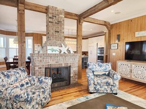Smart TV, fireplace