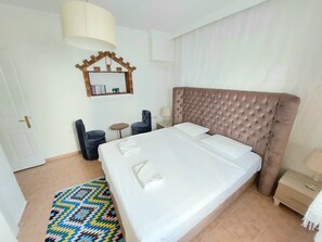 5 bedrooms, iron/ironing board, free WiFi, bed sheets