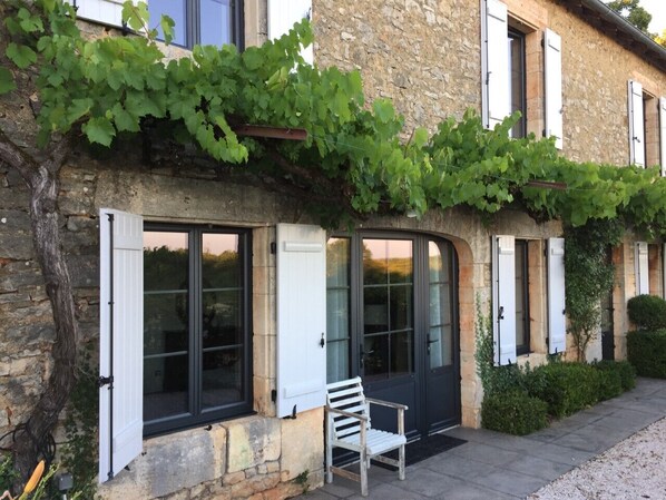 Exterior - Gîte in stone house with swimming pool between sarlat and brive (Les Coteaux Périgourdins)