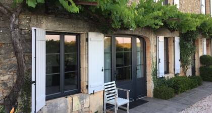 Gîte in stone house with swimming pool between sarlat and brive