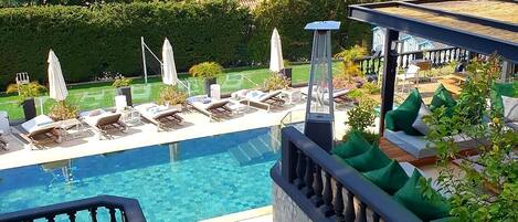 Outdoor pool, a heated pool