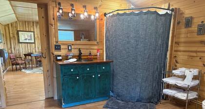 Rustic bunkhouse on authentic working ranch in the beautiful Tennessee mountains