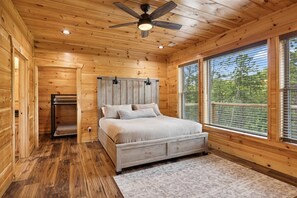 3 多间卧室、熨斗/熨衣板、WiFi、床单