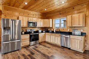 冰箱、微波炉、烤箱、炉灶