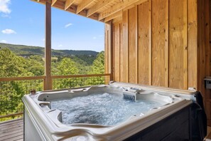 Outdoor spa tub - Where Bears Wave & Private Pools Await (Pigeon Forge)