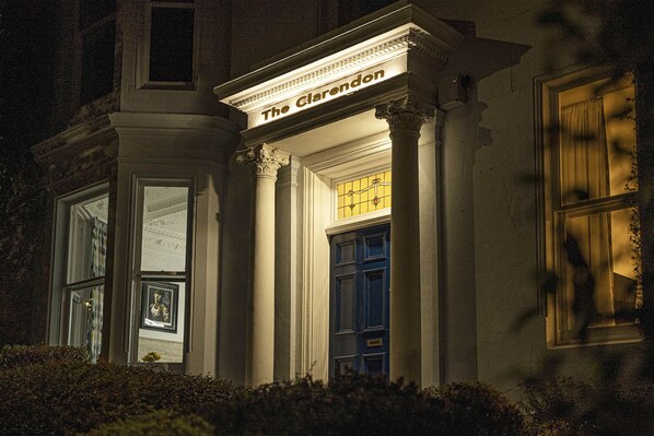 Exterior - The Clarendon (Dundee)