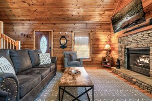 Televisión y chimenea 