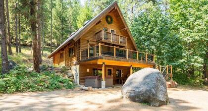 Custom Log Cabin with Great Amenities!