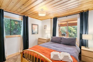 4 soverom, strykejern/-brett, reiseseng for barn og wi-fi (inkludert)