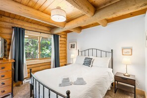 4 soverom, strykejern/-brett, reiseseng for barn og wi-fi (inkludert)