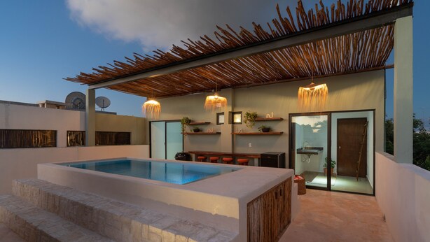 Unclassified image, 1 of 27, button - tikki (Tulum)