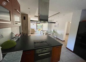 Fridge, oven, dishwasher, coffee/tea maker