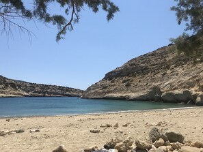 ビーチの近く、サンラウンジャー、ビーチタオル