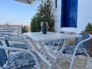 Outdoor dining - Luxury apartment in Crete with private pool, sea and mountain views. (Kamilári)