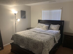3 bedrooms, iron/ironing board, free WiFi, bed sheets - Cozy Vacation Unit <br>A mile to Hall of Fame (Canton)