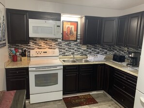 Fridge, microwave, oven, stovetop - Cozy Vacation Unit <br>A mile to Hall of Fame (Canton)