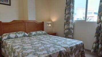 Een strijkplank/strijkijzer, gratis wifi, beddengoed