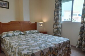 Silitysrauta/-lauta, ilmainen Wi-Fi, vuodevaatteet