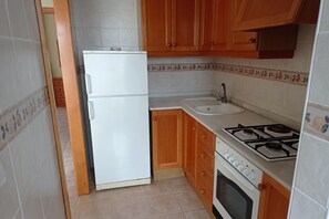 Fridge, microwave, oven, coffee/tea maker