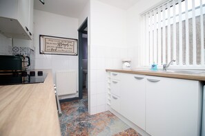 公寓 | 私人厨房 | 大冰箱、微波炉、烤箱、炉灶