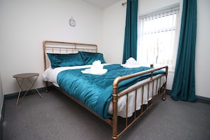 Apartment | 3 bedrooms, iron/ironing board, free WiFi, bed sheets - Junctions Way by Tŷ SA - NEW 3 Bed (Newport)