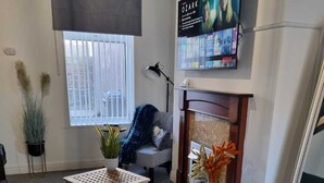 Unclassified image, 4 of 25, button - Junctions Way by Tŷ SA - NEW 3 Bed (Newport)