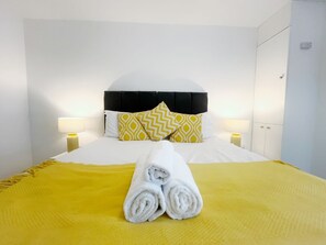 1 slaapkamer, een strijkplank/strijkijzer, wifi, beddengoed