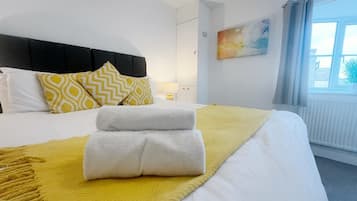 1 habitación, tabla de planchar con plancha, wifi y ropa de cama