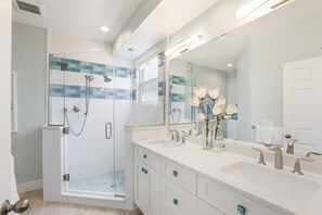 Hair dryer, towels - Anna Maria Escape! Pool, Spa, and Canal Views - Our Tern (Anna Maria)