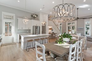 Interior - Great Rates! Beautiful Beach Cottage Located in The Hammocks (Santa Rosa Beach)