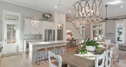 Great Rates! Beautiful Beach Cottage Located in The Hammocks