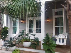 Terrace/patio - Great Rates! Beautiful Beach Cottage Located in The Hammocks (Santa Rosa Beach)