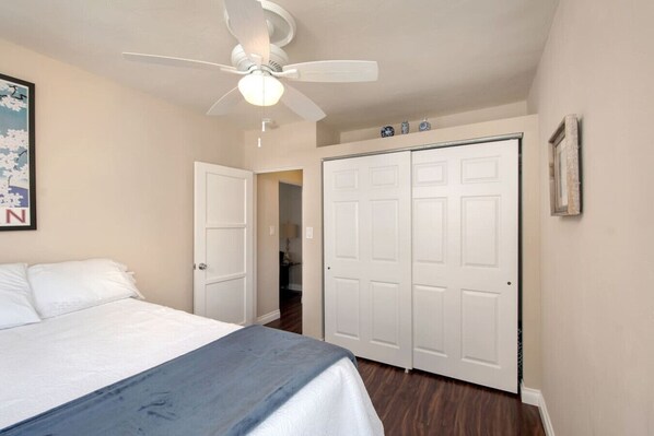 Iron/ironing board, WiFi, bed sheets