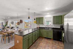 Fridge, microwave, oven, stovetop - Amazing Mountain Views (Lake Placid)