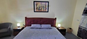 5 Schlafzimmer, Bügeleisen/Bügelbrett, Bettwäsche