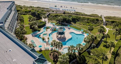 Bridgewater 106 Beautiful Renovated condo in Litchfield by the Sea!