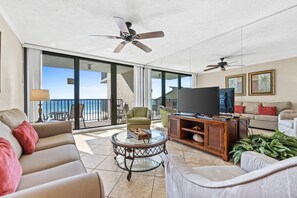 Smart TV, DVD player, books, offices