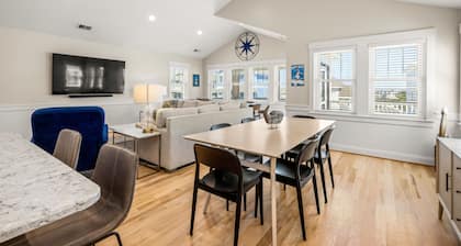 Close to beach, on golf course in TCC! Private pool, spa, and 6 seat golf cart!