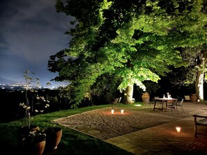 Outdoor dining - VILLA CARNICELLI eco-friendly,sustainable, 450m² (4,850ft²),private pool, design (Gragnano di Capannori)