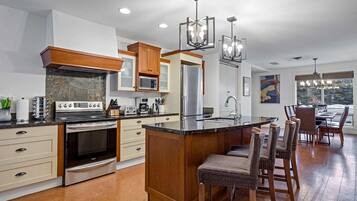 KĂŒhlschrank, Mikrowelle, Ofen, Herdplatte