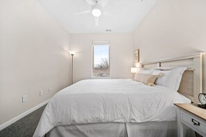 2 chambres, fer et planche à repasser, Wi-Fi, draps fournis