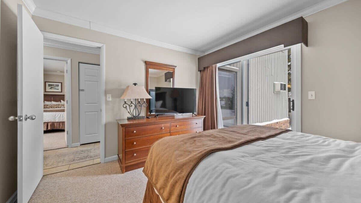 2 habitaciones, tabla de planchar con plancha, wifi y ropa de cama 