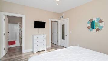 2 bedrooms, iron/ironing board, travel cot, WiFi