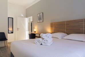 4 habitaciones, tabla de planchar con plancha y wifi gratis 