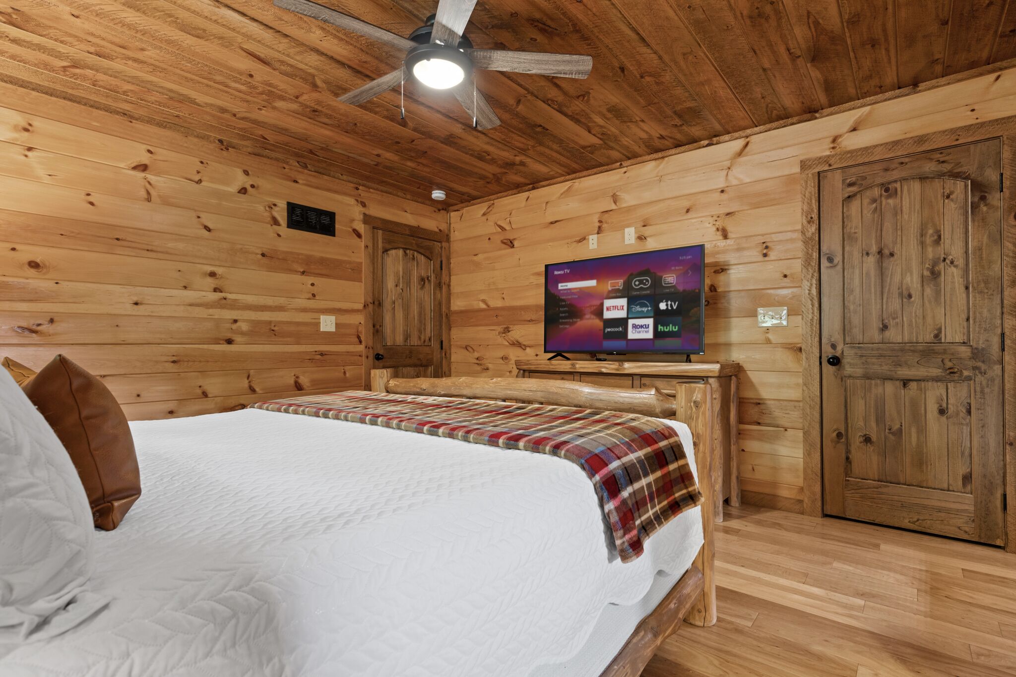 4 bedrooms, in-room safe, desk, iron/ironing board