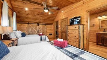 4 bedrooms, in-room safe, desk, iron/ironing board