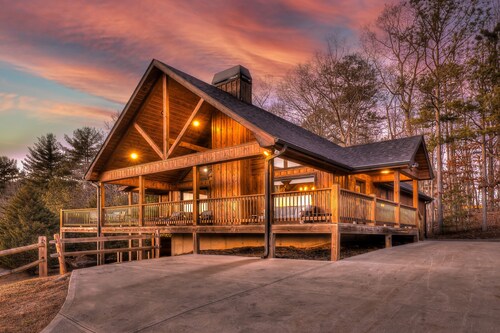 10% Off Member Deal•10 min>Blue Ridge•Mtn Views•Hot Tub•Firepit•Game Room•Pond