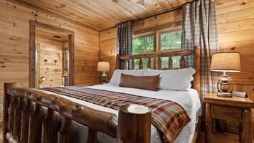 4 bedrooms, in-room safe, desk, iron/ironing board